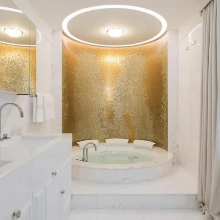Luxury With Eiffel Tower View And Sauna * باريس